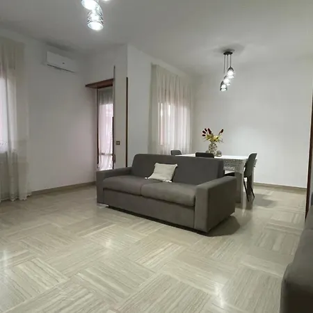 Apartment Con Terrazzo Fondi